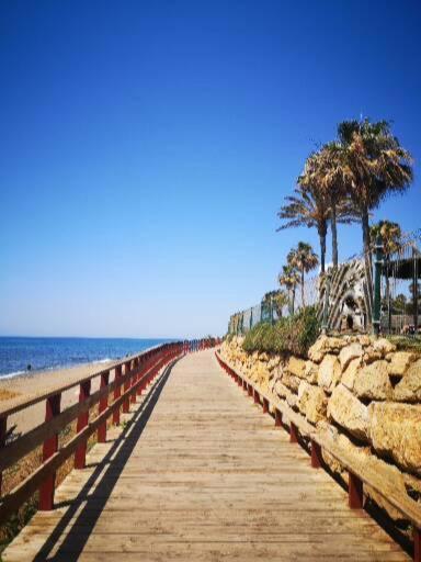 Beachfront Apartment Near Marbella Sitio de Calahonda Eksteriør billede