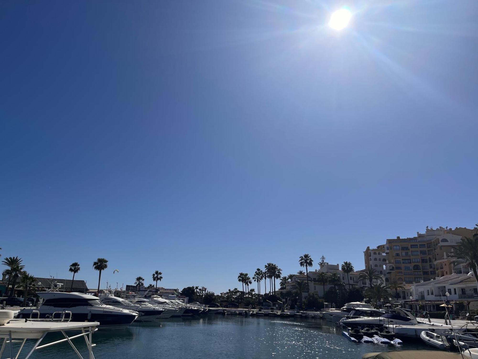 Beachfront Apartment Near Marbella Sitio de Calahonda Eksteriør billede